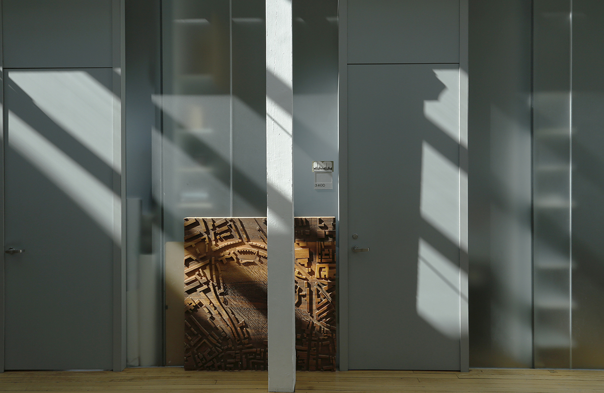 Doors in a shadowed hallway, a 3D map.