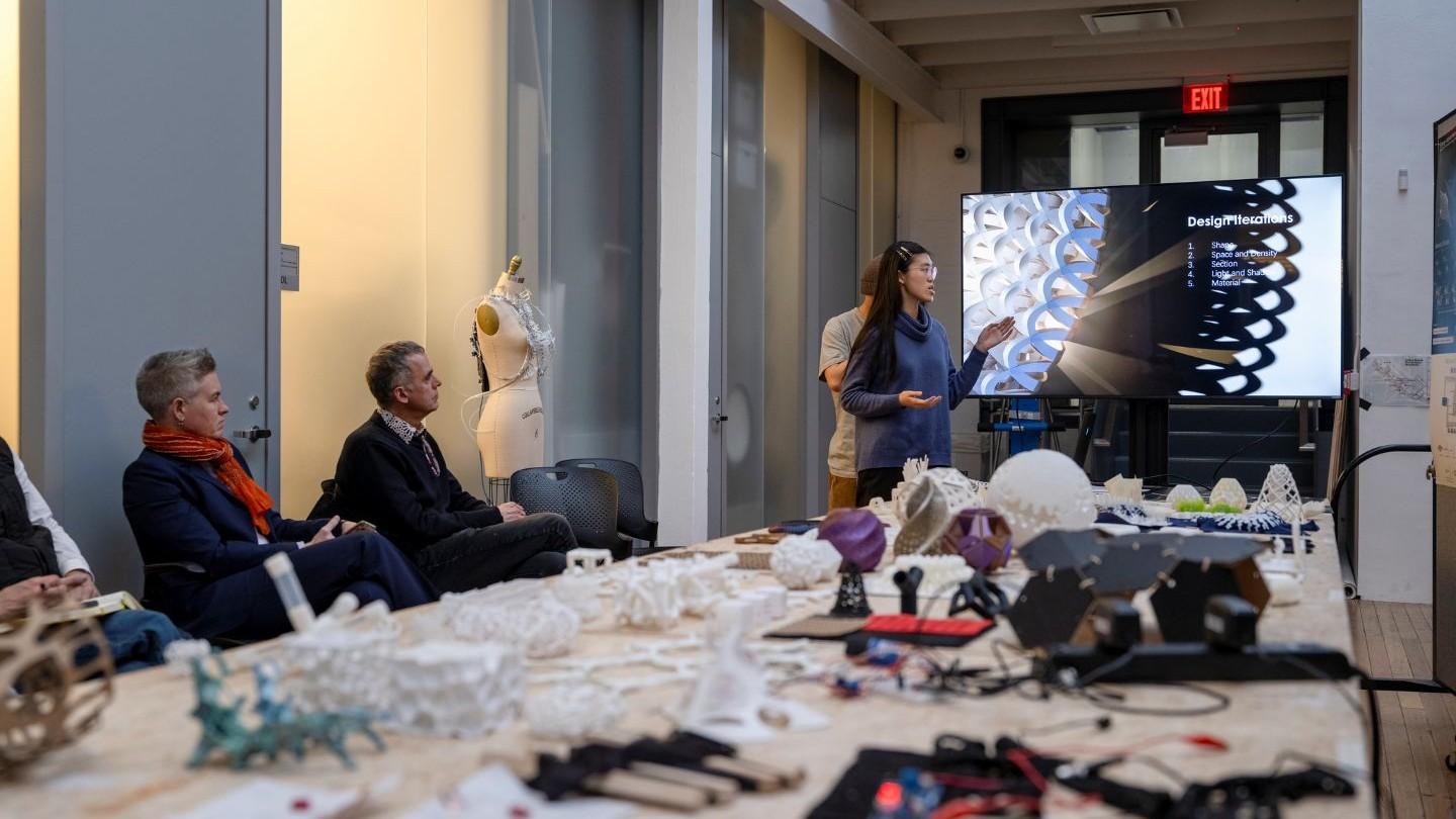 A review of 3-d printed and digital work 