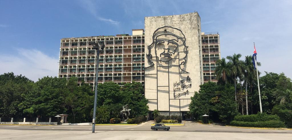 Che Guevara's image on the facade of the Interior Ministry of Cuba.