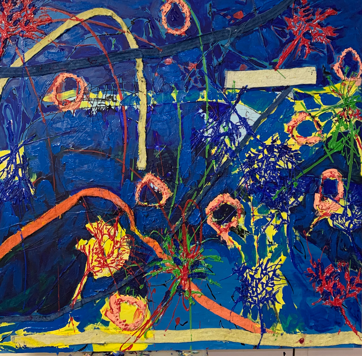 Pink-orange jellyfish surrounded by a dark blue background in this abstract painting.