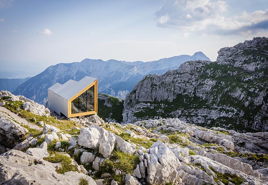 a small shelter on rocky mountain