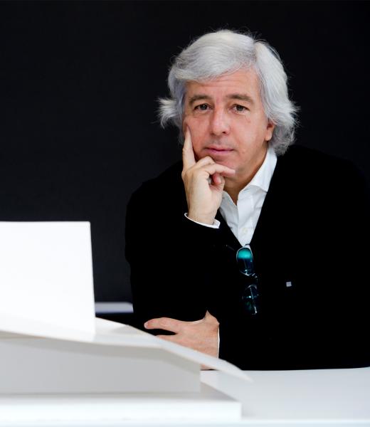 Paulo David headshot