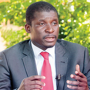 headshot of Manuel de Araújo