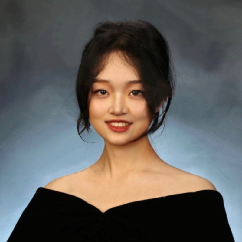 Yanni Zhong Headshot