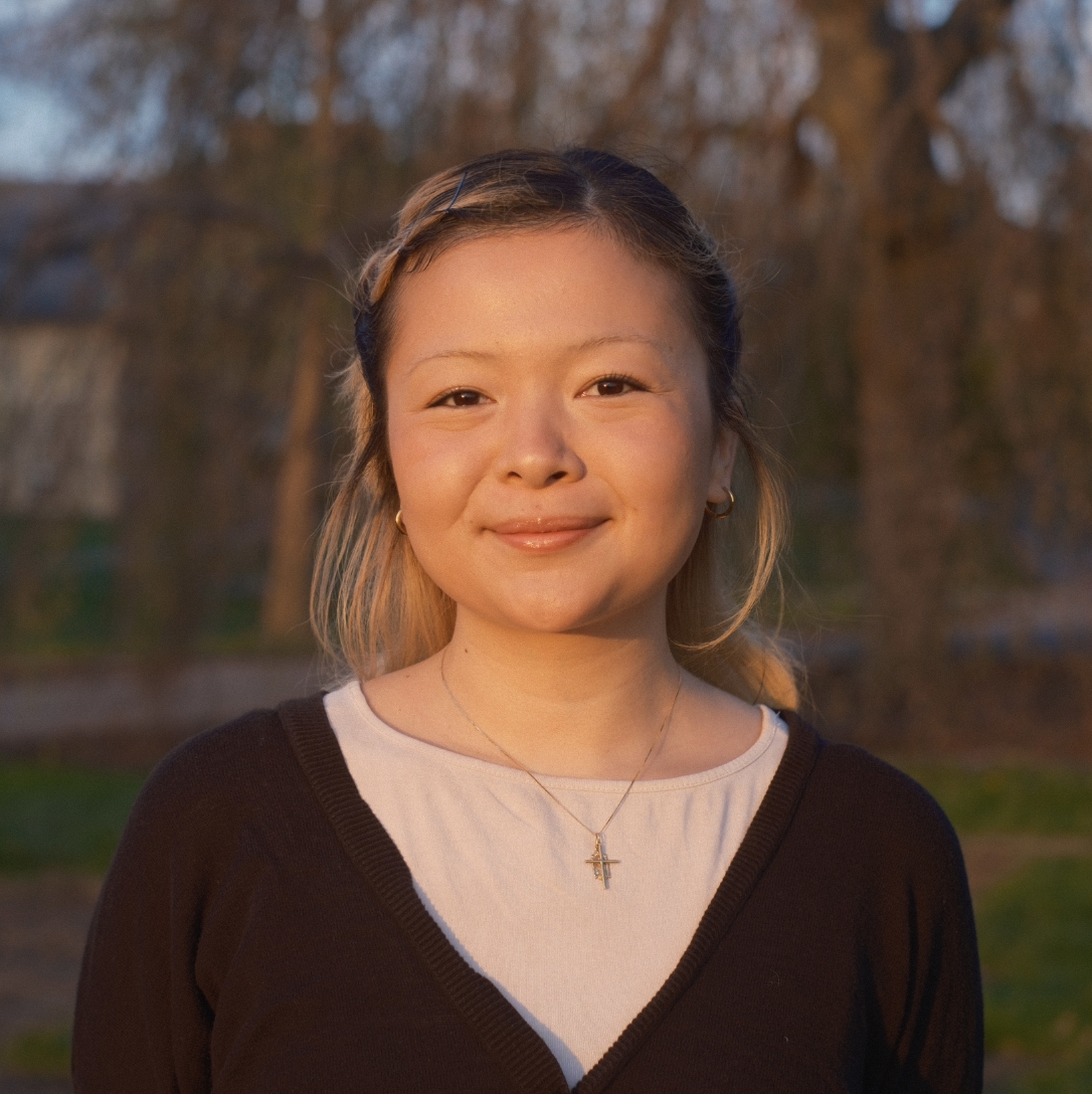 Ami Maria Hernandez Headshot