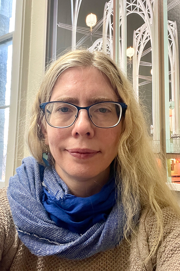 Headshot of Jennifer Minner.