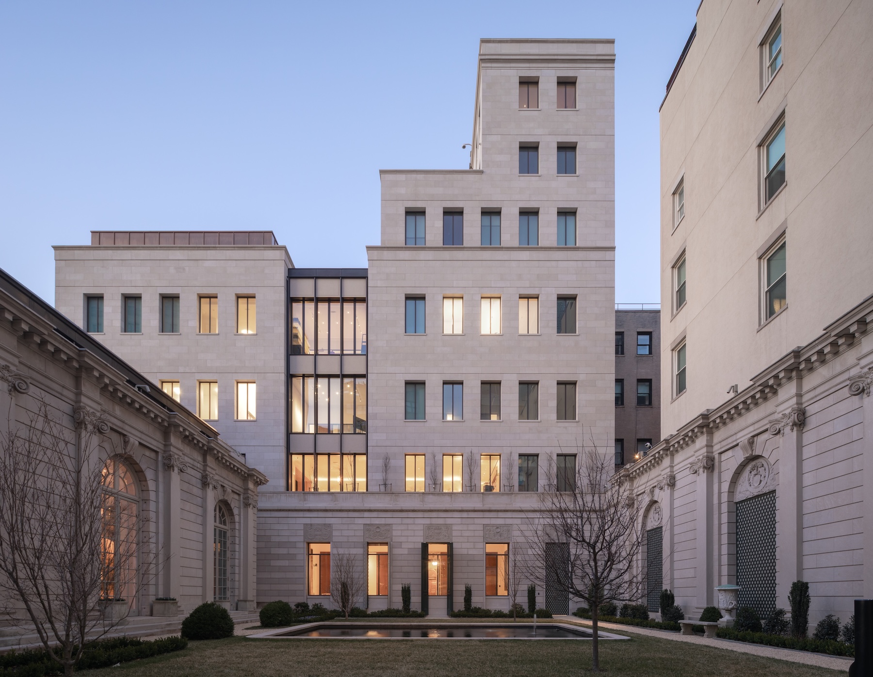 External view of large urban buiilding.